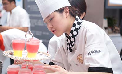 重庆新东方烹饪学院蛋糕西点培训