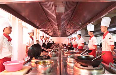 重庆新东方烹饪学院30人小班教学,确保学生都能学得会学得精