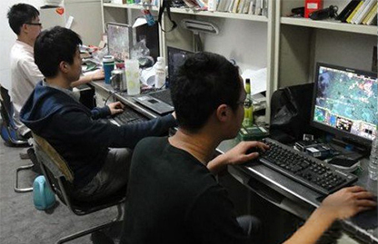 时间浪费严重 因课程枯燥乏味,大多数学生日常生活状态"逃课上网","